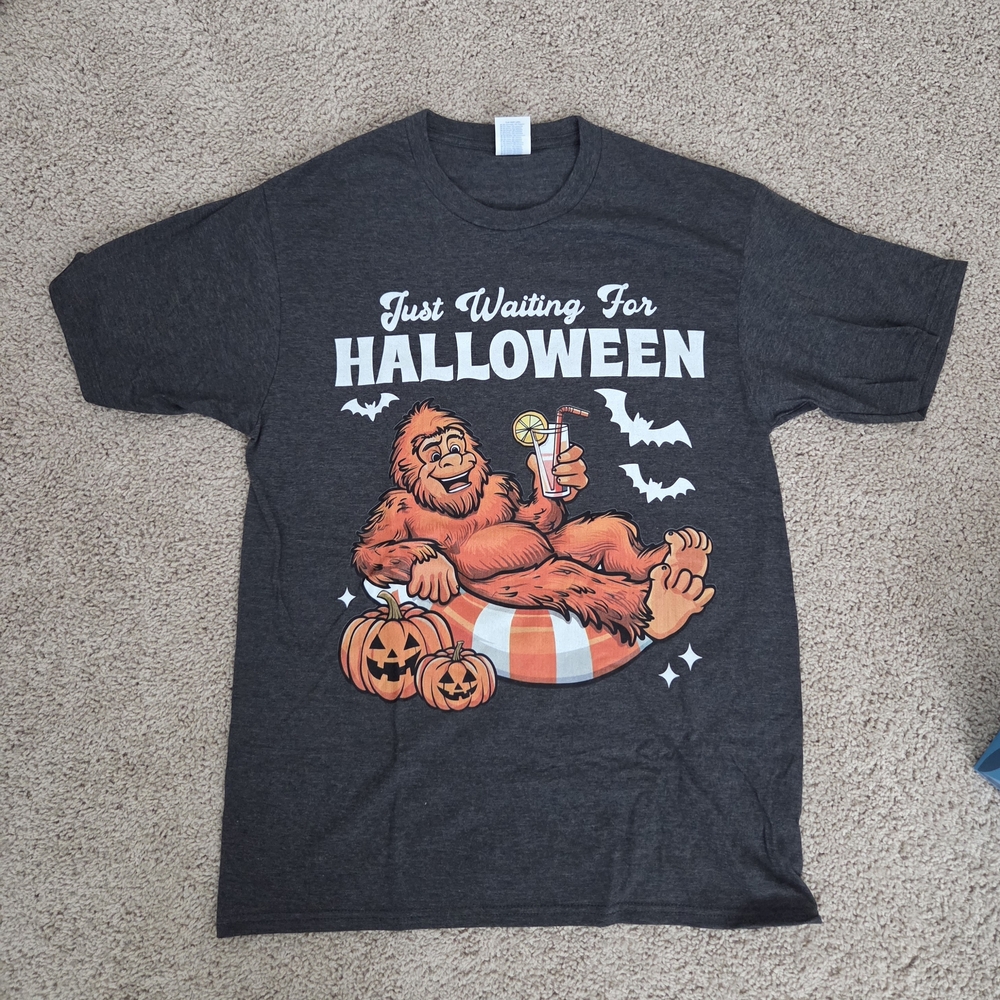 Medium Halloween Graphic T-Shirt